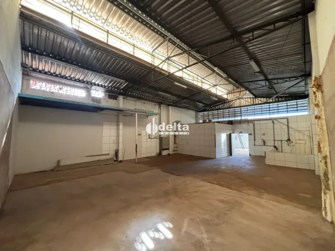 Galpão disponível para locação no bairro Granada em Uberlândia-MG