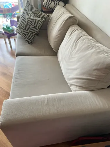 Sofá 1,90 X 0,90 ipermeabilizado, almofadas soltas, tecido camurça bege,