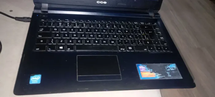 Vendo notebook para consertar ou retirar peças.