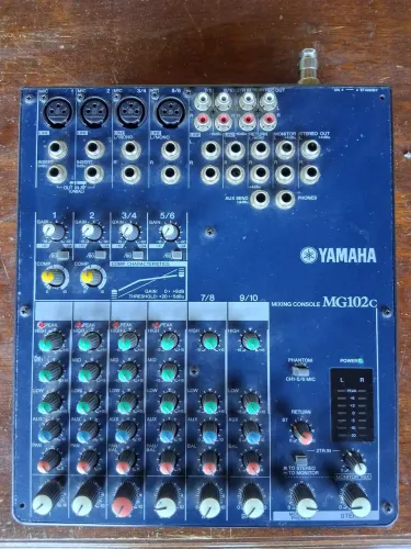 Mesa de som yamaha MG102C funcionando