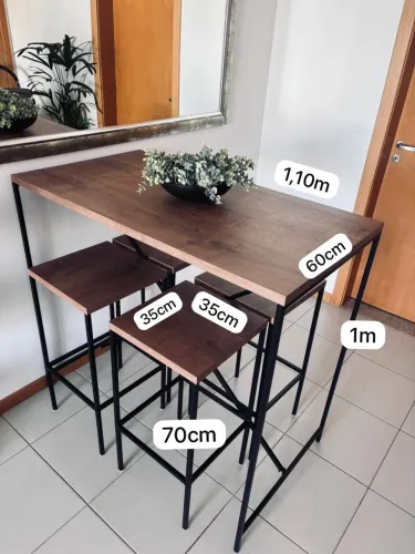Mesa Bistrô Industrial com 4 Banquetas - Excelente Conservação