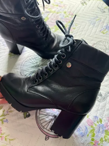 Coturno Preto couro legítimo