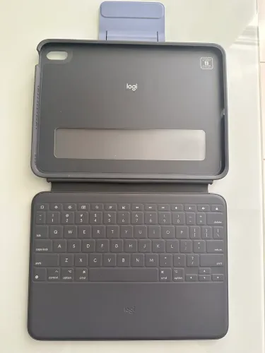 Capa Teclado Logitech para iPad 10ª e 11ª A16 - Grafite