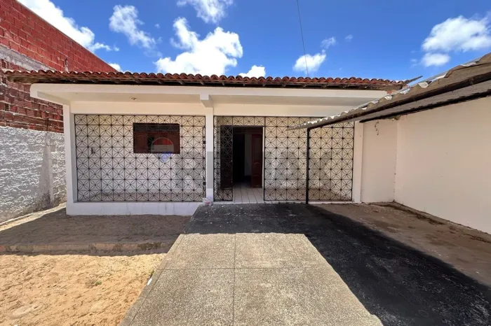 CASA À VENDA NO PAJUÇARA ESPAÇO, CONFORTO E EXCELENTE LOCALIZAÇÃO! (NF)