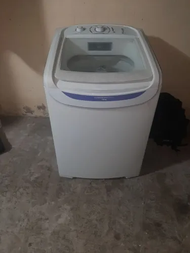 Vendo máquina de lavar Electrolux 15 kilos com 3 meses de garantia.