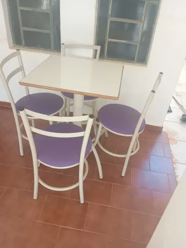 Cunto de mesa com 3 cadeiras 