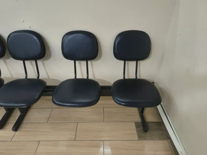 Cadeiras longarinas de 3 e 2 lugares