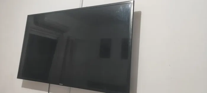 Smart TV 43 polegadas semi-nova