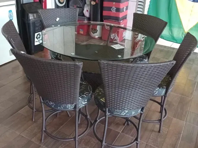 Mesa Redonda e 6 Cadeiras para Jardim: Beleza e Durabilidade