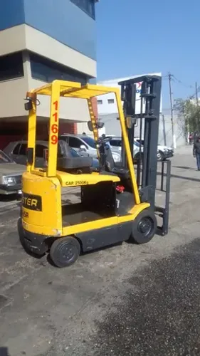 Empilhadeira elétrica Hyster, E55XM, capacidade 2.500Kg