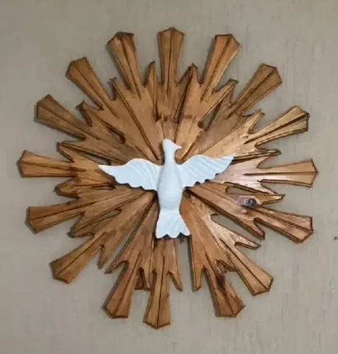 Espírito Santo em madeira