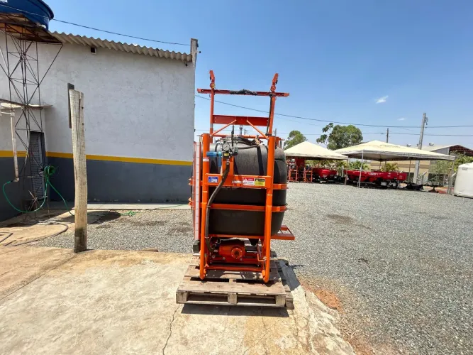 Pulverizador agrícola 600 LTS, Barra de 12 mts