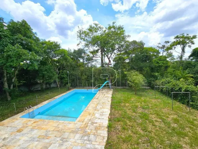 Casa em condomínio na Granja Viana!