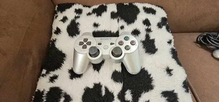 CONTROLE PS3 CINZA SONY IMPECÁVEL SEM TESTE FOTOS FAZ PARTE DO ANÚNCIO