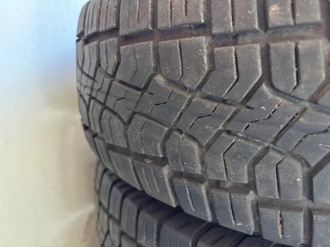 Pneu 205/60/15 Pirelli Scorpion ATR unidade semi novo 95% de borracha sem defeito
