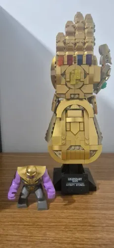 Bloco de Montar Manopla Thanos Luva Vingadores 590 pcs nova<br>