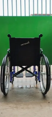 Cadeira de rodas e cadeira de banho