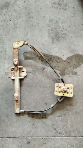 Máquina de vidro trás esquerda Uno