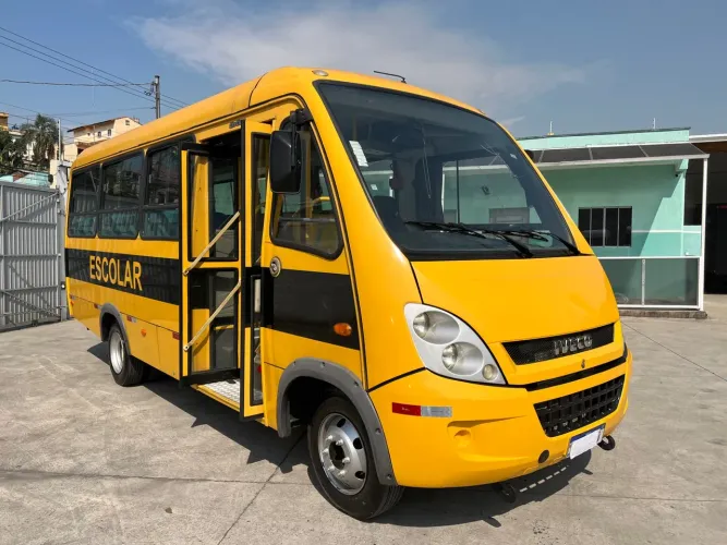 Micro ônibus iveco 2013  Motor 70C17 30 Lugares