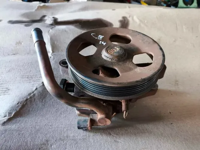 Bomba Direçao hidraulica Cerato 1.6 2010