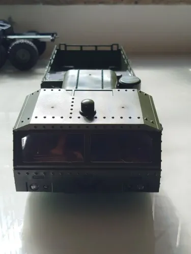 Bolha rígida de caminhão militar para projeto