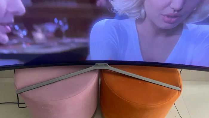 VENDO TV SAMSUNG 49 4K CURVA EM EXCELENTE ESTADO 