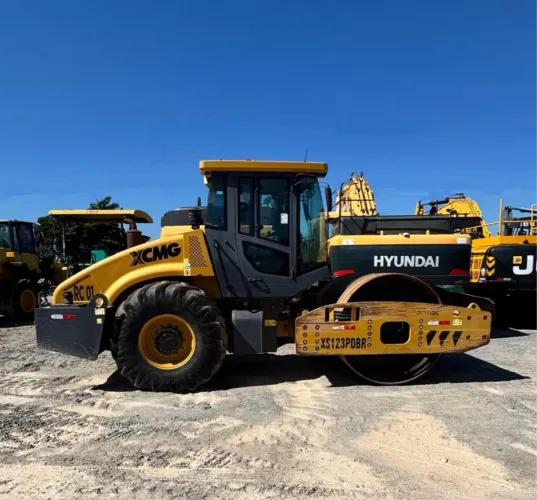 Rolo Compactador XCMG XS123PD ano 2021, Liso, com 4270 horas, ar condicionado, em SP