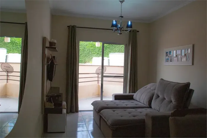 Apartamento à venda com 2 quartos no condomínio Via Appia, São Roque - SP