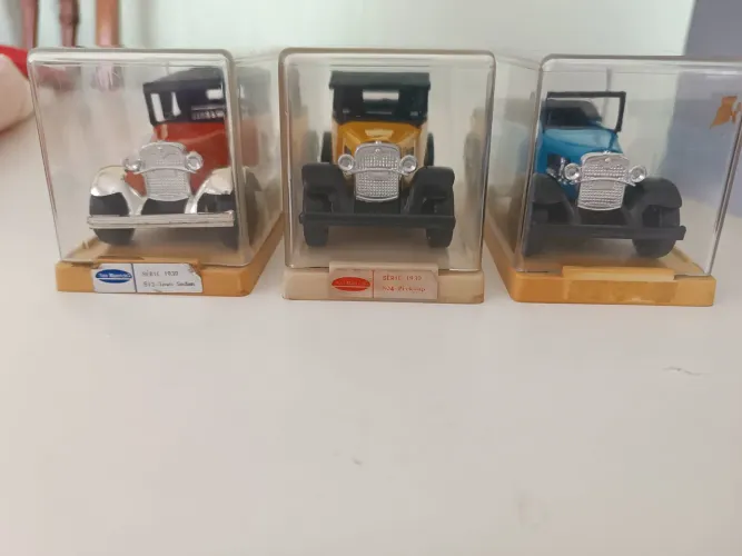 Lote de calhambeques, marca San Maurício, fabricados na década de 1980 (BRINQUEDOS RAROS) 