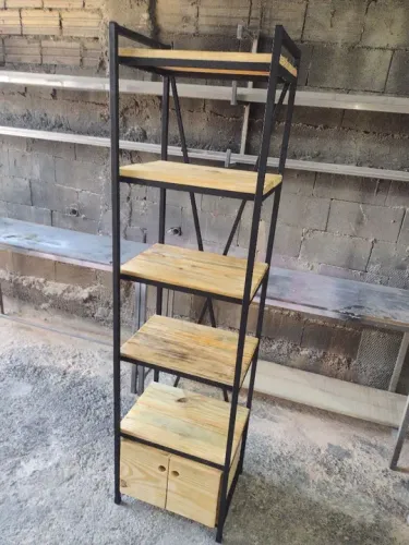 Prateleira estilo industrial