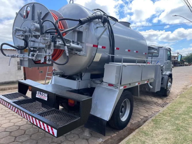 Vendo implemento HIDROJATO com motor estacionário 