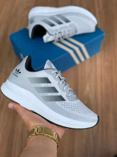 Tênis Adidas Cinza - Conforto e Estilo!