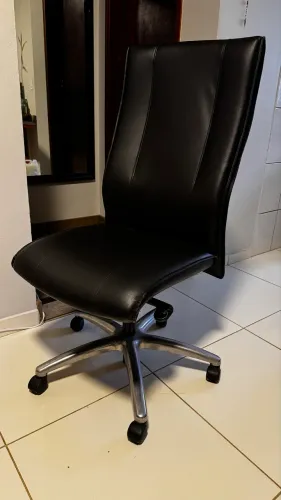 Cadeira de Escritório Giratória Presidente Infinity