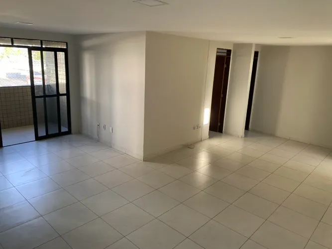 Aluga-se Amplo Apto no Bessa