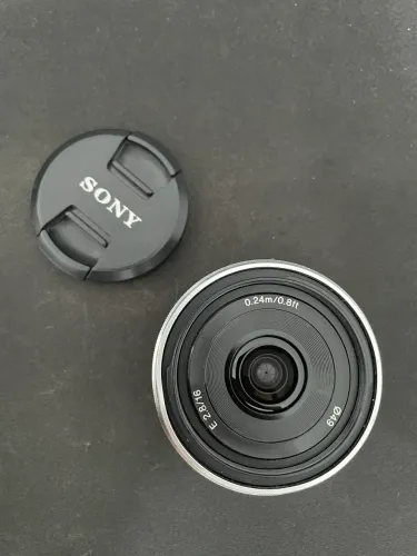 Lente Sony Sel 16mm F/2.8 Grande Angular E-mount (Usado)