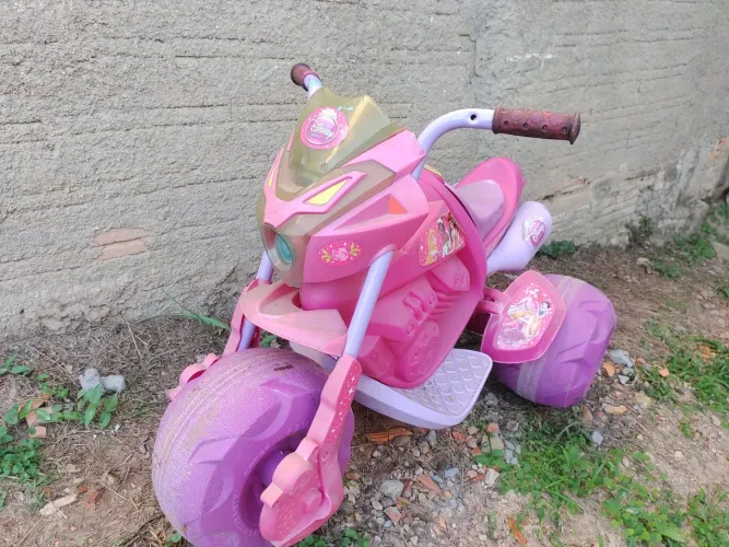 Vendo moto elétrica infantil menina