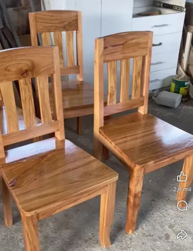 Conjunto de 4 Cadeiras de Madeira Maciça