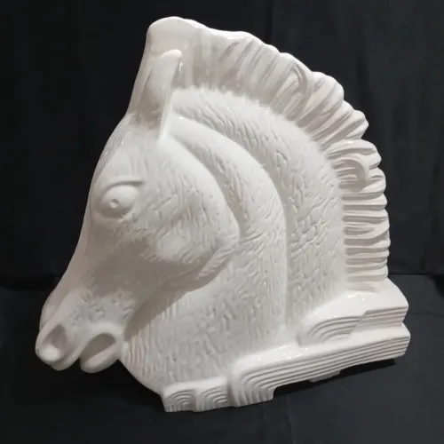 Escultura de cavalo em faiança vitrificada 
