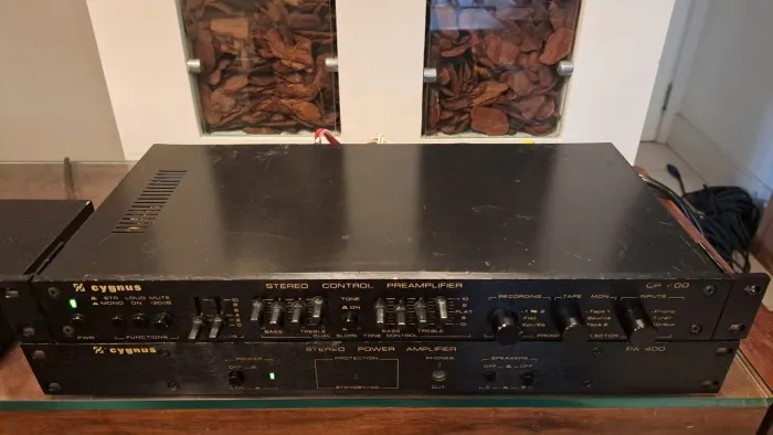 CP 400 CYGNUS PRETO PADRÃO RACK 