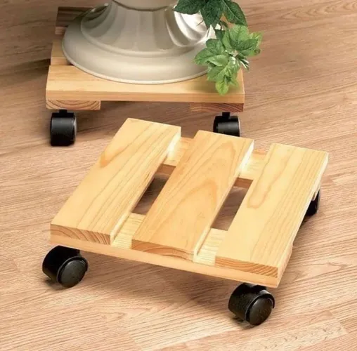 Suporte para Vaso de Plantas com Rodinhas - Madeira