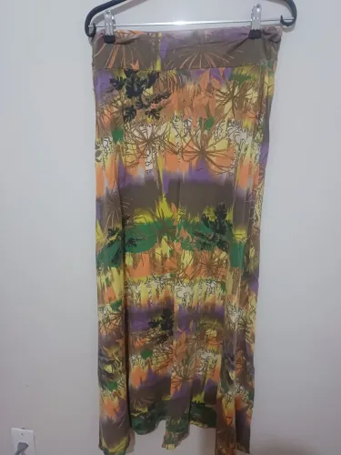 Saia longa estampada com bolso na lateral