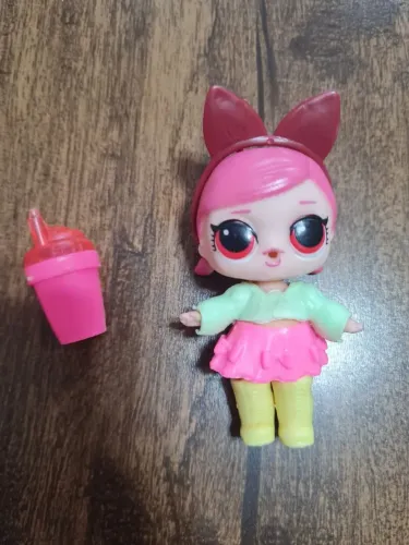 Boneca com bola e acessórios tipo LOL