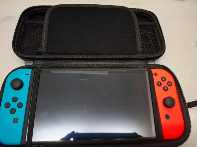 Nintendo Switch Oled com vários itens