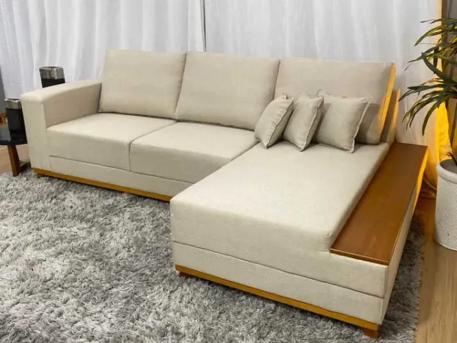 Sofá com Chaise Clara Apoio Lateral em Madeira a75