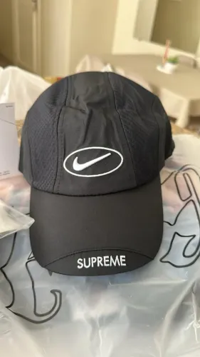 Boné Nike x supreme 