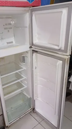 Geladeira**COM DEFEITO**