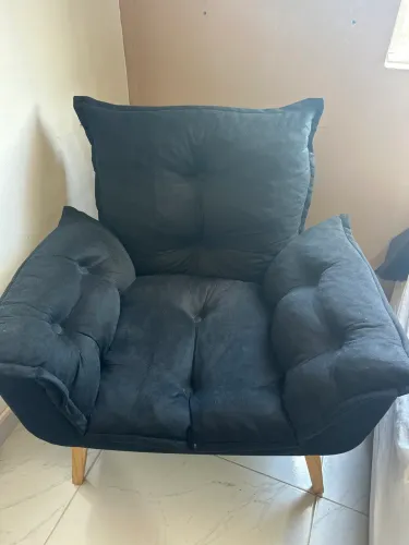 Poltrona super confortável em tecido suede preto - excelente estado!
