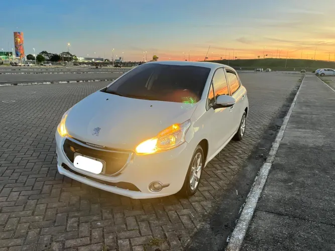 Peugeot 208 active 1.5 flex 2014