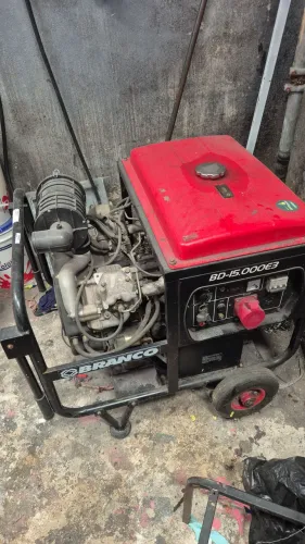 Gerador trifásico branco 220w