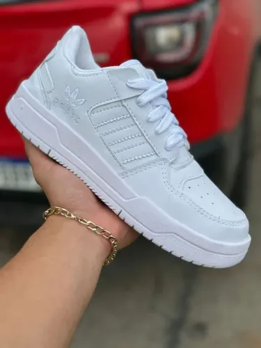 Tênis adidas